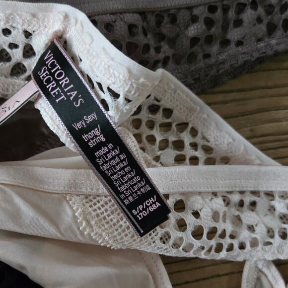 Victoria's Secret Very Sexy Smooth Satin and Keyhole Lace Thong Bundle sz S New - Picture 4 of 5